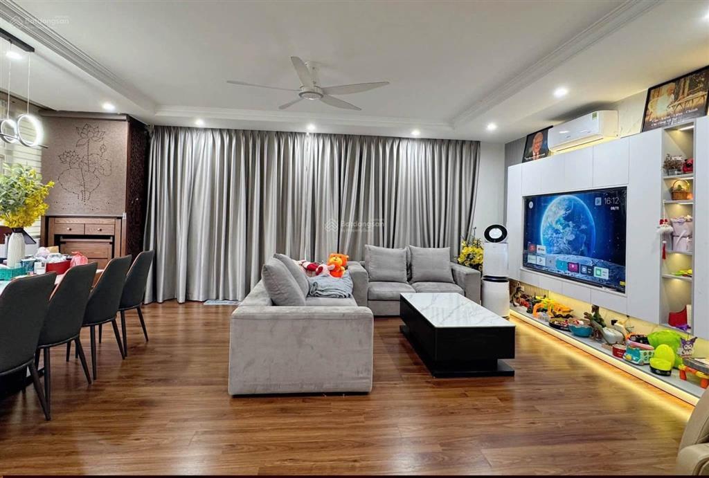 8,5 tỷ  38 m2  phân lô cầu giấy  ô tô tránh  full nội thất  nhà đẹp ở ngay