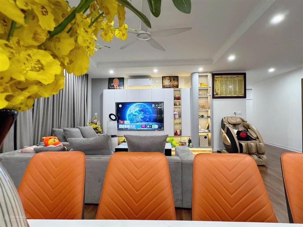 8,5 tỷ  38 m2  phân lô cầu giấy  ô tô tránh  full nội thất  nhà đẹp ở ngay