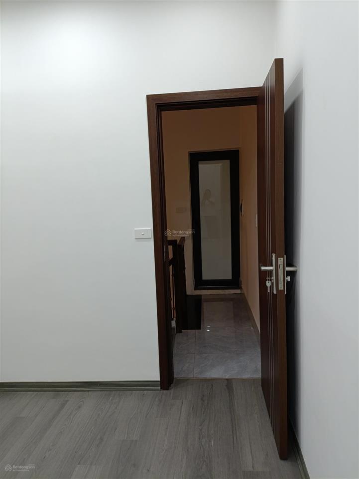 Cầu giấy  chỉ 8,5 tỷ  phân lô ô tô  kinh doanh  5 tầng  full nội thất  gần trường chợ
