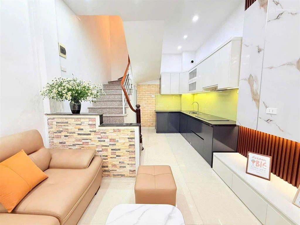 Cầu giấy  6,5 tỷ  5 tầng  lô góc  gần ôtô  kinh doanh  full nội thất  ở ngay