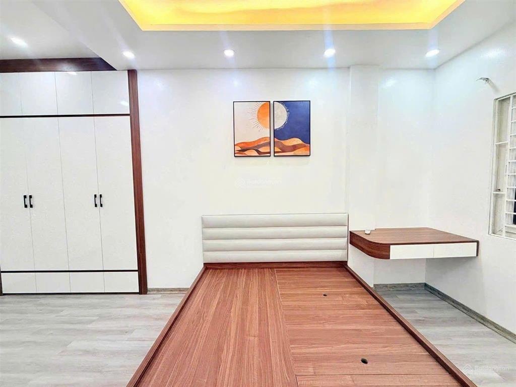 Cầu giấy  6,5 tỷ  5 tầng  lô góc  gần ôtô  kinh doanh  full nội thất  ở ngay