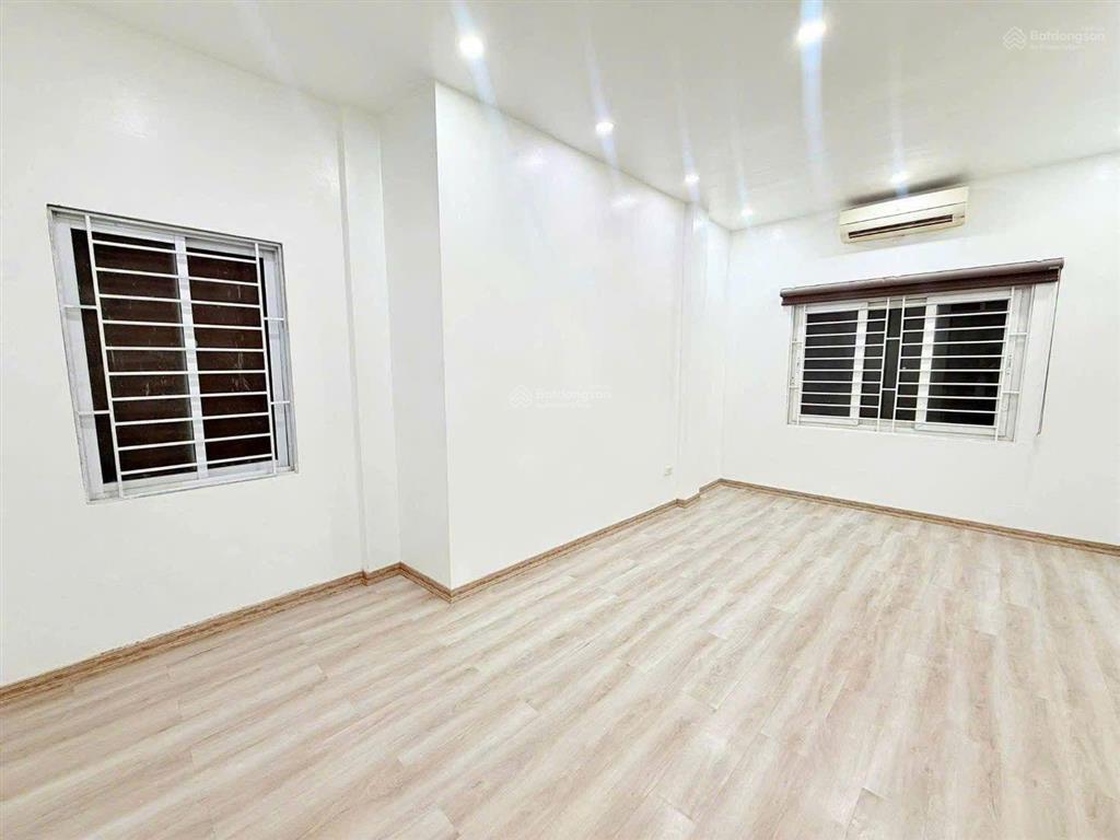 Cầu giấy  6,5 tỷ  5 tầng  lô góc  gần ôtô  kinh doanh  full nội thất  ở ngay