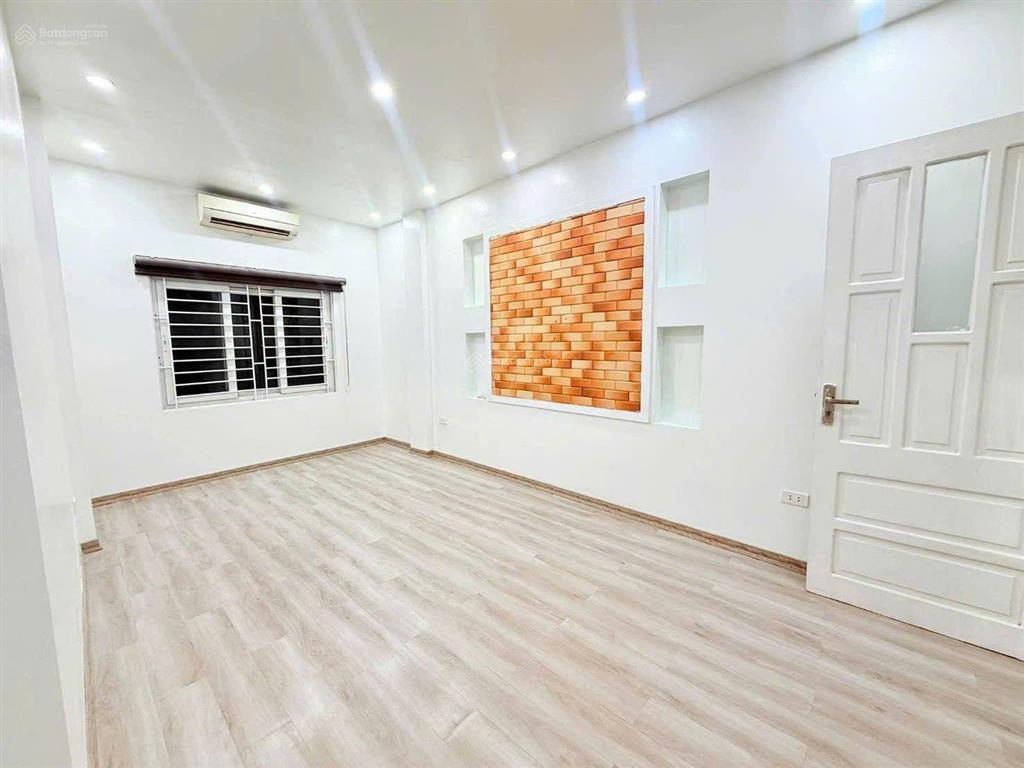 Cầu giấy  6,5 tỷ  5 tầng  lô góc  gần ôtô  kinh doanh  full nội thất  ở ngay