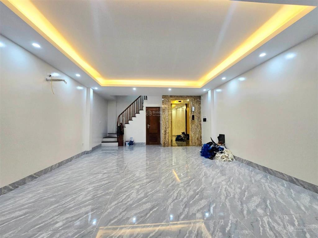 Hoàng quốc việt  5 tầng thang máy  15 tỷ  phân lô ô tô  full nội thấtở ngay