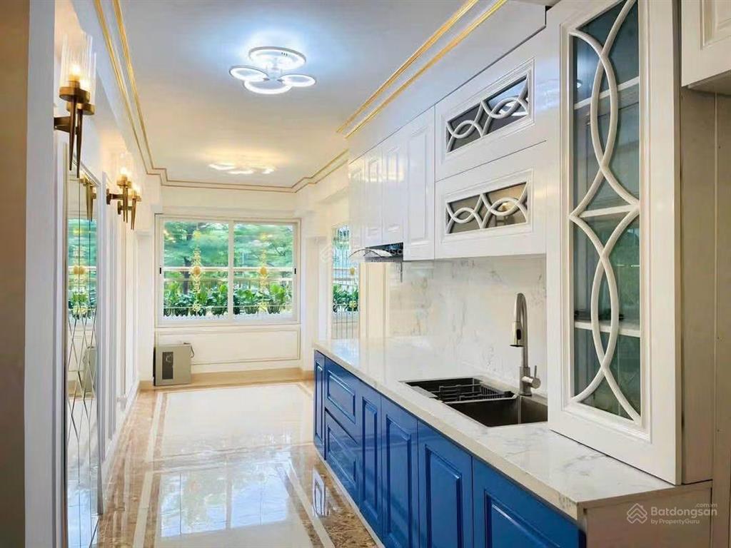 Phân lô cầu giấy 15 tỷ  5 tầng  thang máyoto chạy quanh nhà  full nội thấtở ngay