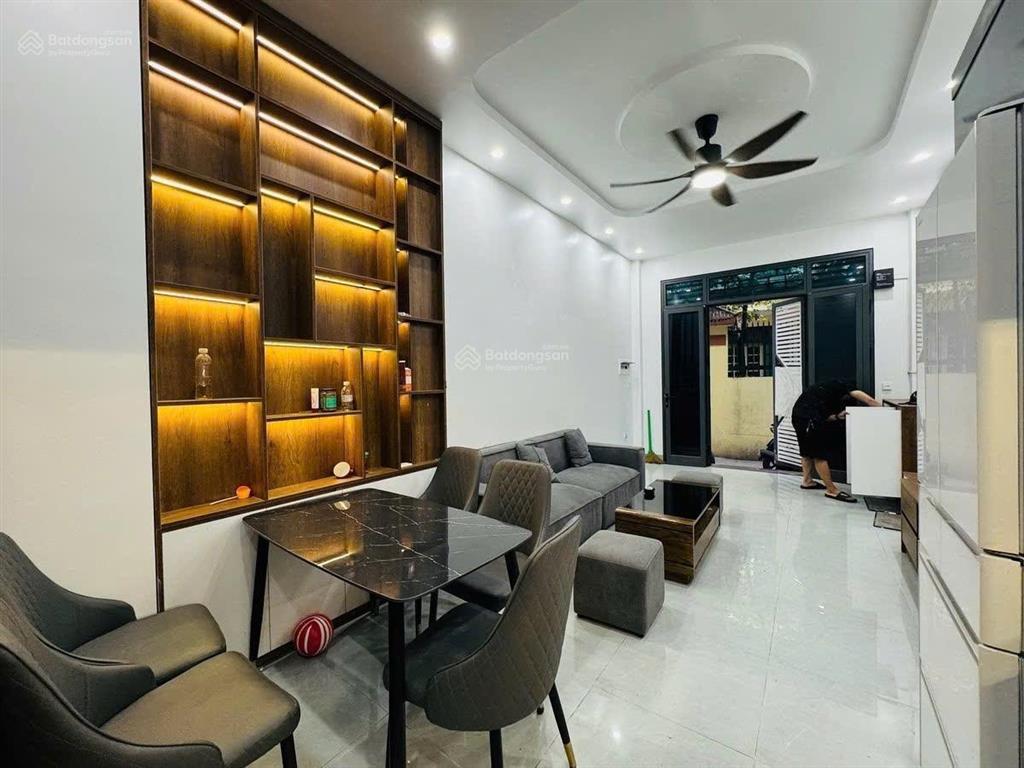 Hiếm ! 6,5 tỷ cầu giấy 35m2 5 tầng lô góc  gần ôtô kinh doanh online full nội thấtở ngay