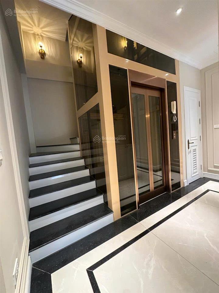 Món hời nhà riêng đông ngạc giá 30 triệu/m2 cả đất và nhà 6 tầng  thang máy.  0978 996 ***