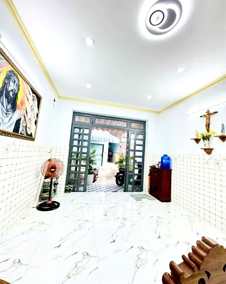 Nhà đẹp 2 tầng  cách mặt tiền tân kỳ tân quý vài bước chân  giá 4,65 tỷ