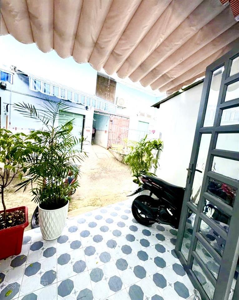 Nhà đẹp 2 tầng  cách mặt tiền tân kỳ tân quý vài bước chân  giá 4,65 tỷ