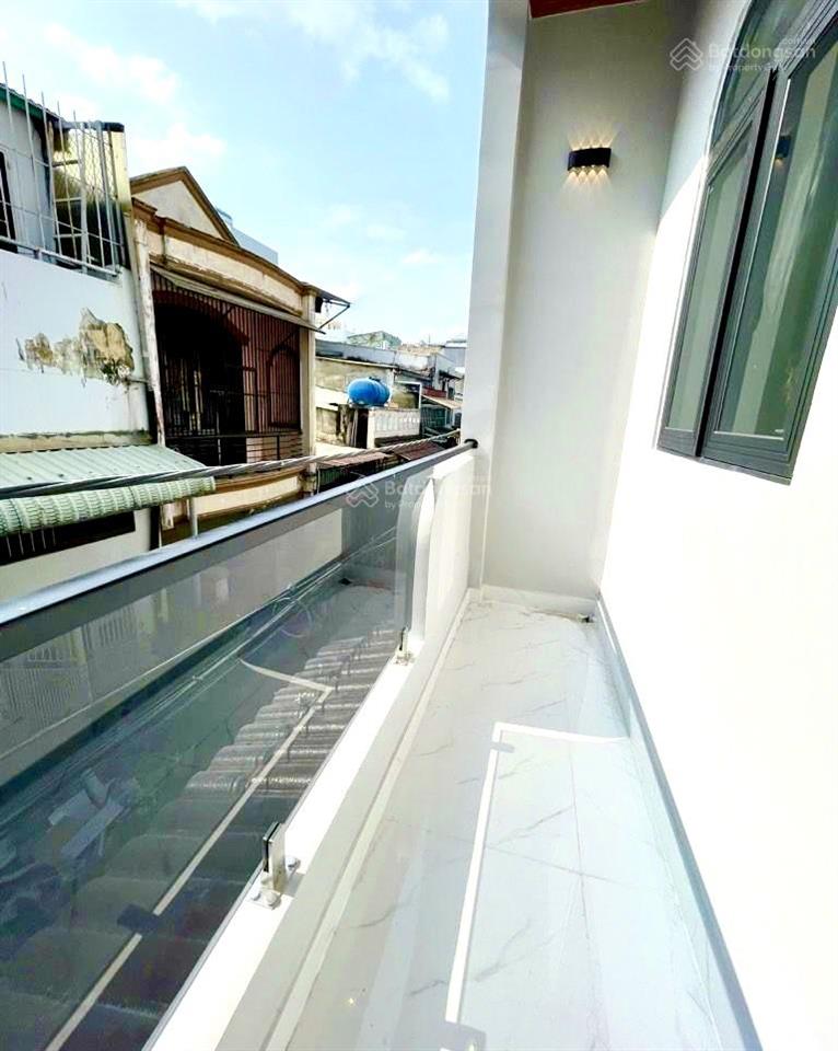 Ngay ngã 4 bốn xã  lê văn quới  nhà đẹp 2 tầng  hxh thông tứ tung