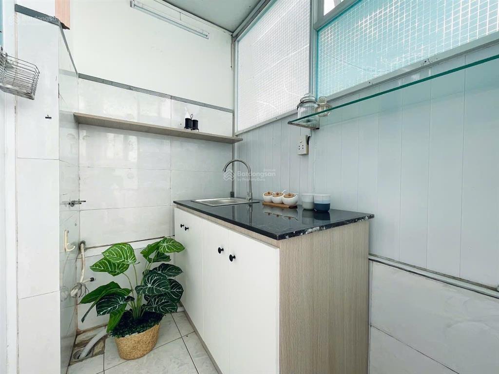 Đúng hình đúng giá phòng ban công. full nội thất  giá rẻ gần ubnd (đảo kim cương q2)