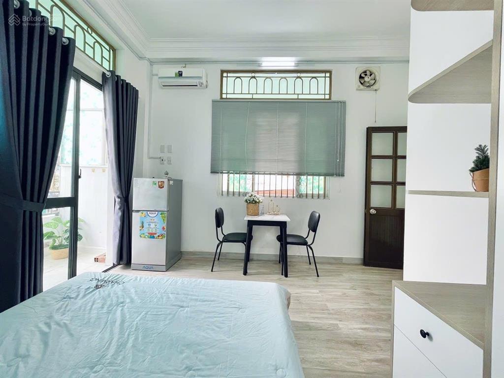 Đúng hình đúng giá phòng ban công. full nội thất  giá rẻ gần ubnd (đảo kim cương q2)