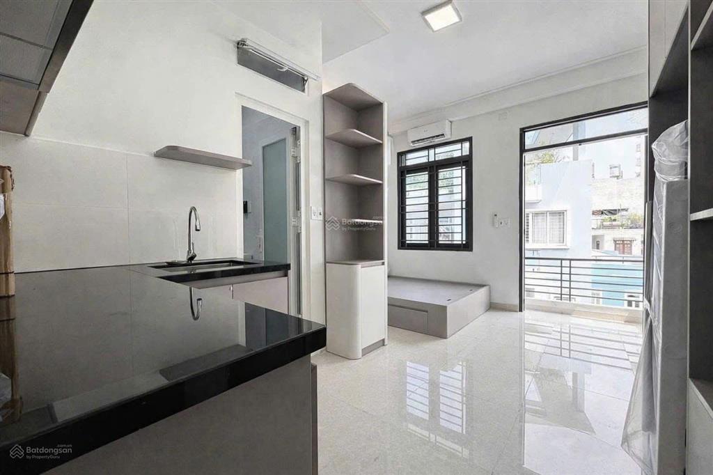 Hình thật giá thật. cho thuê căn hộ có ban công, full nội thất, giặt riêng. gần homy land quận 2