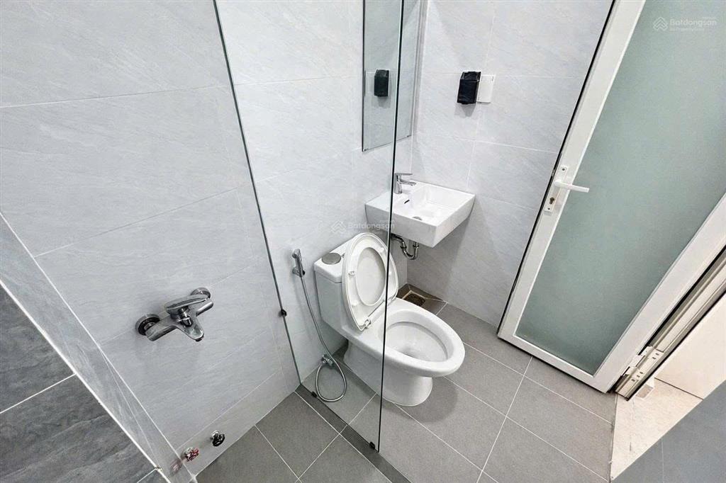 Hình thật giá thật. cho thuê căn hộ có ban công, full nội thất, giặt riêng. gần homy land quận 2