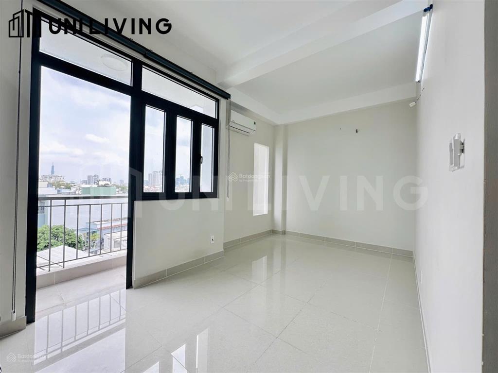 Phòng cho thuê có ban công, sạch sẽ mới tinh tươm luôn. gần bv lê văn thịnh q2. hình thật giá thật