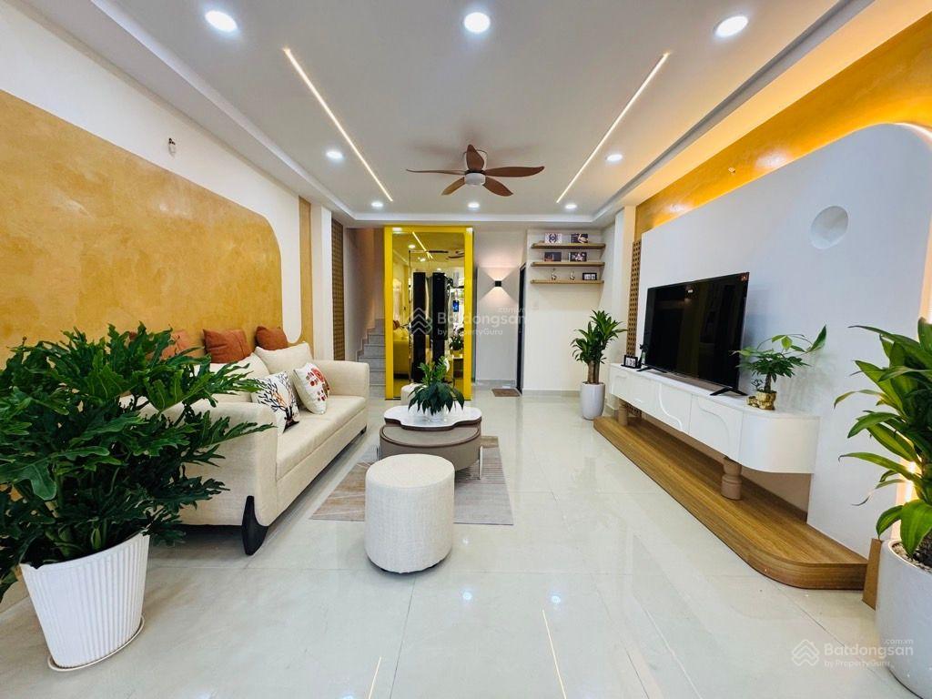 Gò vấp p6 # mặt tiền buôn bán kinh danh (4x12.5) 50m2 có thang máy # giá 9tỷ2  kết cấu  5 tần