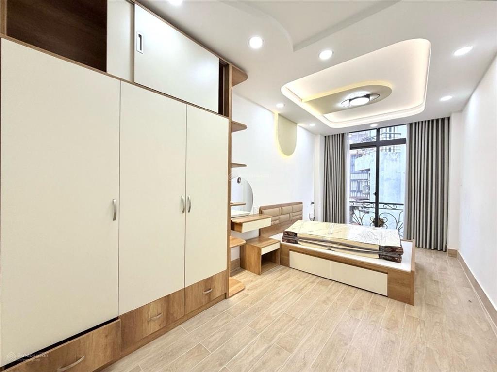 Nguyên hồng /gò vấp  hẻm xe hơi thông lê quang định . 5 tầng btct (3x11) vuông vức . ( 4pn +
