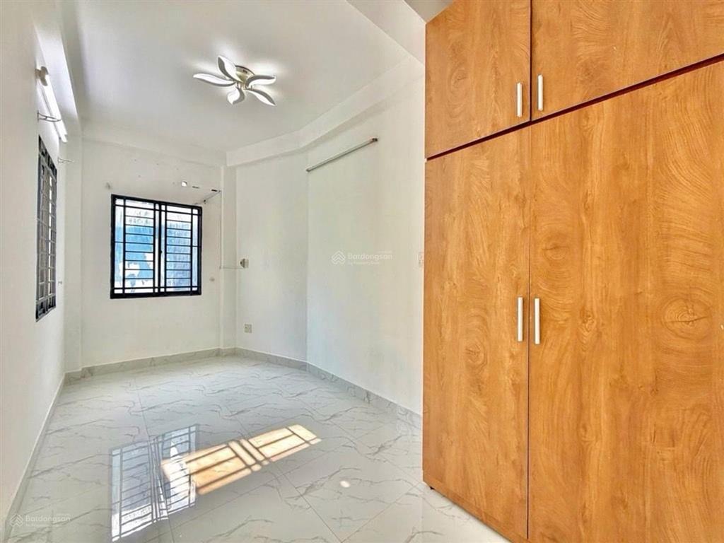 Hẻm ô tô / thích quảng đức p5/ phú nhuận / 4 tầng sân thượng ( 3pn+3wc) có sân trước nhà cho trẻ em