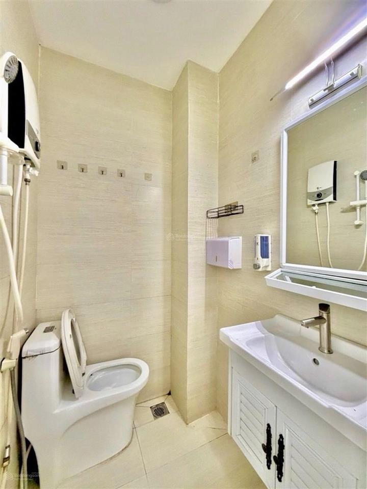 Hẻm ô tô / thích quảng đức p5/ phú nhuận / 4 tầng sân thượng ( 3pn+3wc) có sân trước nhà cho trẻ em