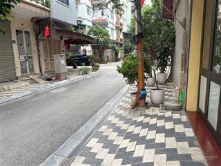Bán nhà tây hồ, mặt ngõ đường rộng 7m, nhà sát đường võ chí công.
 dt 50m2, ô tô ngủ trong nhà.
