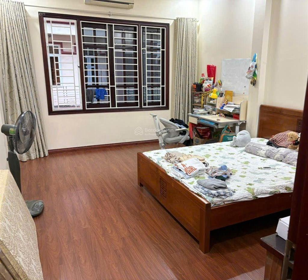 Bán nhà tây hồ, mặt ngõ đường rộng 7m, nhà sát đường võ chí công.
 dt 50m2, ô tô ngủ trong nhà.