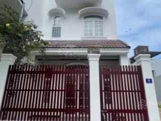 Bán nhà mặt phố lê thước, ở hay kinh doanh lưu trú đều ổn gần 100m2 giá nhỉnh 17 tỉ