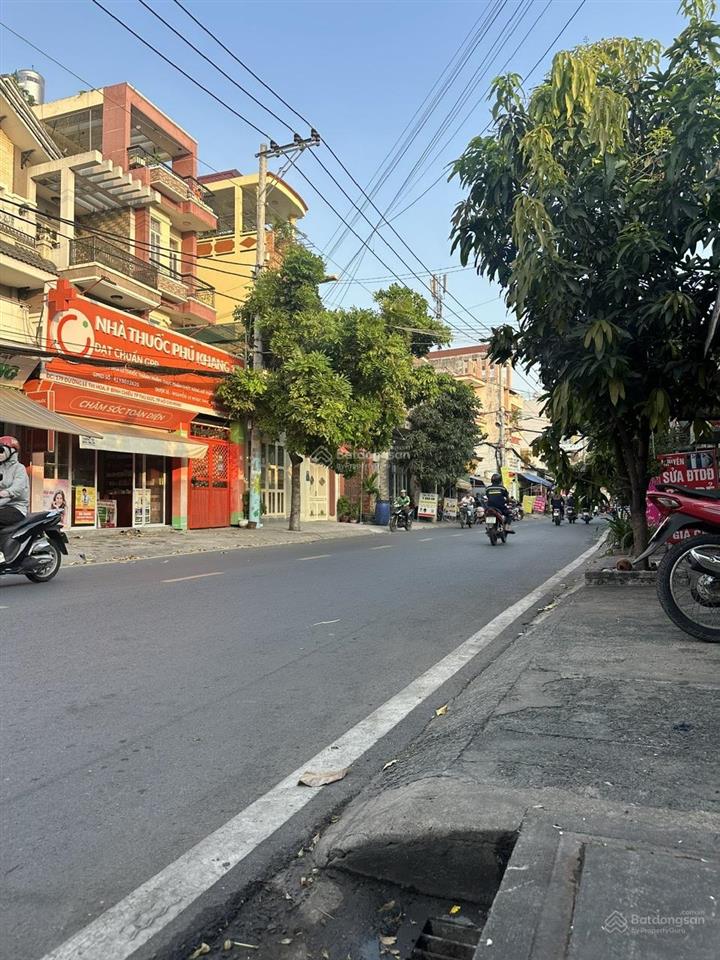 Bán np đẹp xuất sắc tại lê thị hoa, 10,5 tỷ, 150m2, 14pn, 2 tầng