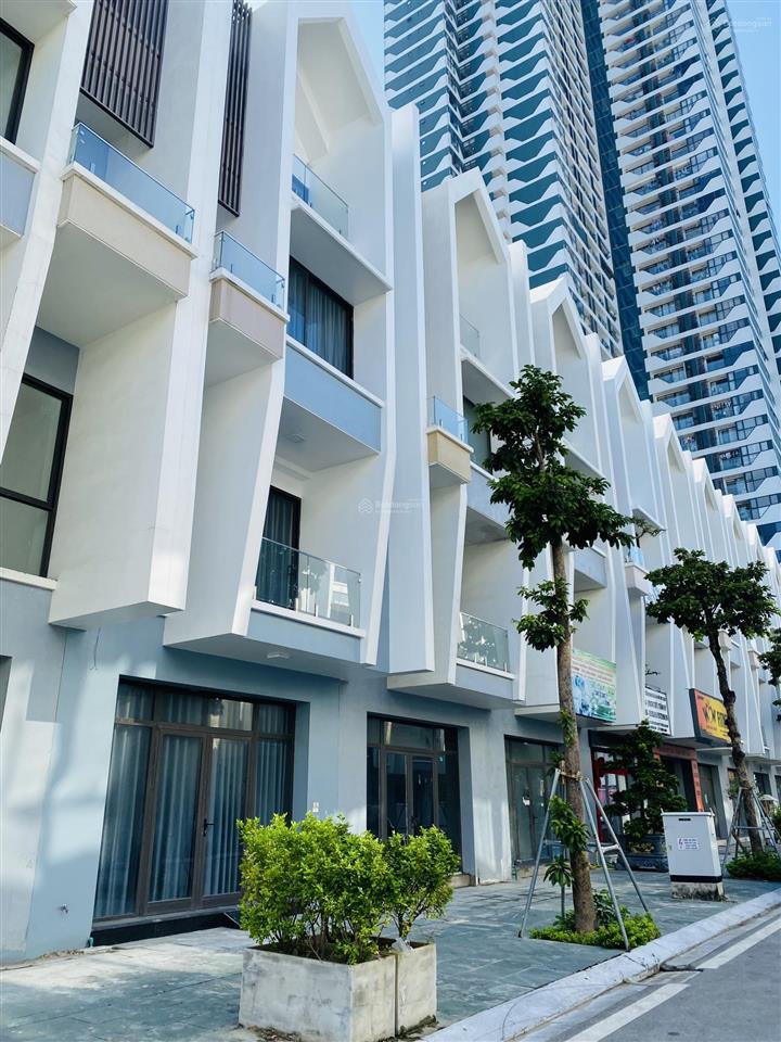 Liền kề 90m tại trung tâm hạ longcách biển 30m .đối diện toà chung cư 38 tầng. kinh doanh sầm uất