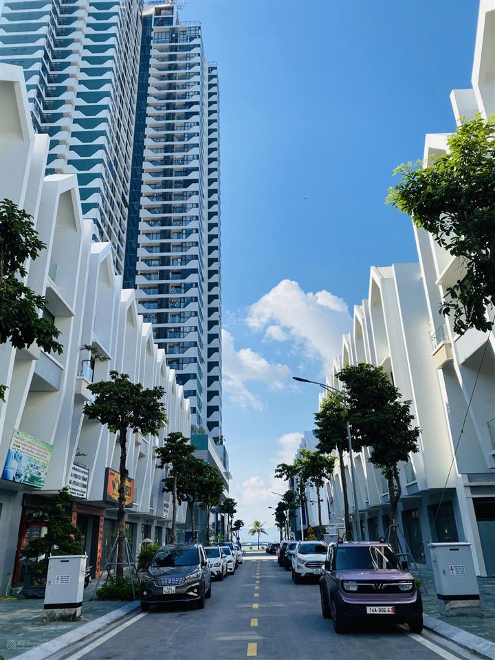 Liền kề 90m tại trung tâm hạ longcách biển 30m .đối diện toà chung cư 38 tầng. kinh doanh sầm uất