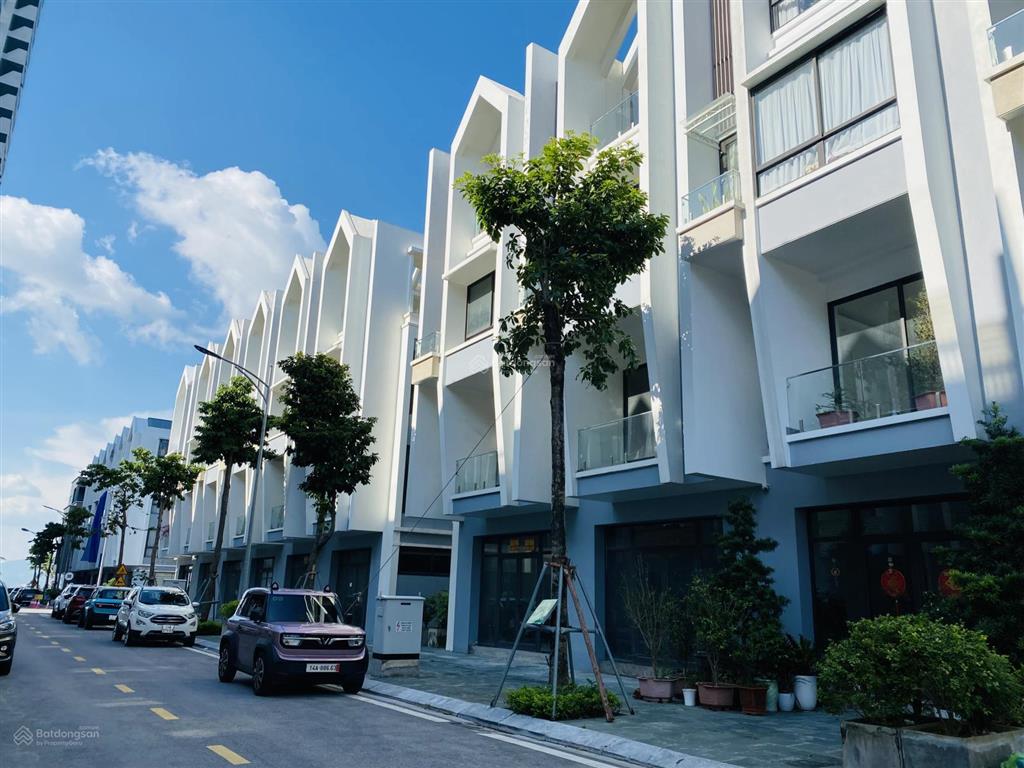 Liền kề 90m tại trung tâm hạ longcách biển 30m .đối diện toà chung cư 38 tầng. kinh doanh sầm uất