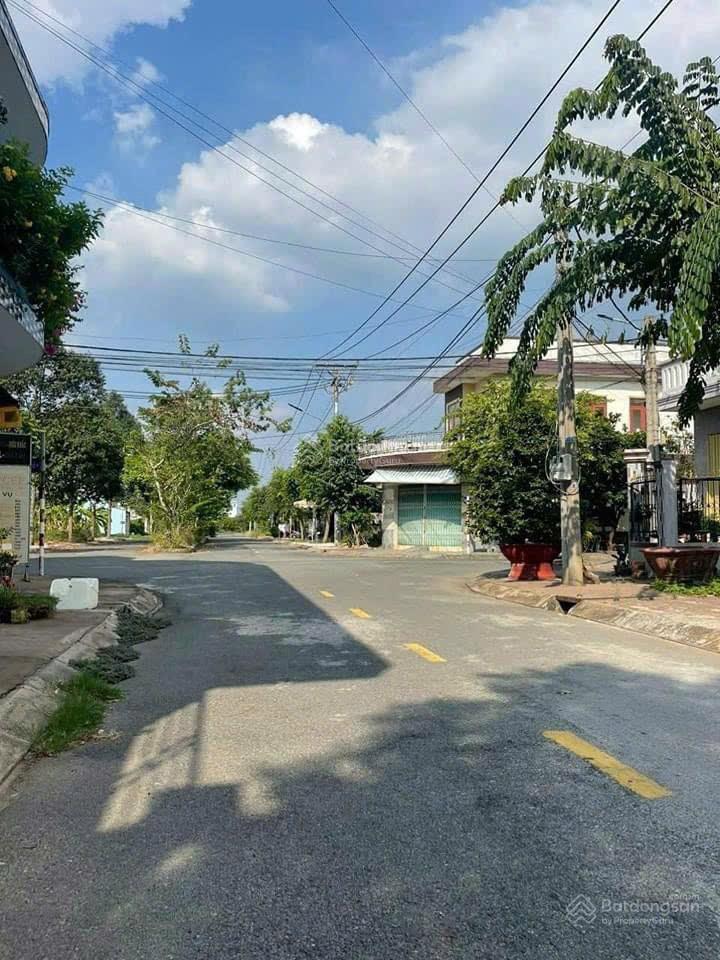 Bán gấp nhà đường dương đình cúc gần tiểu học lương thế vinh. dt 105m². giá 3.2 tỷ