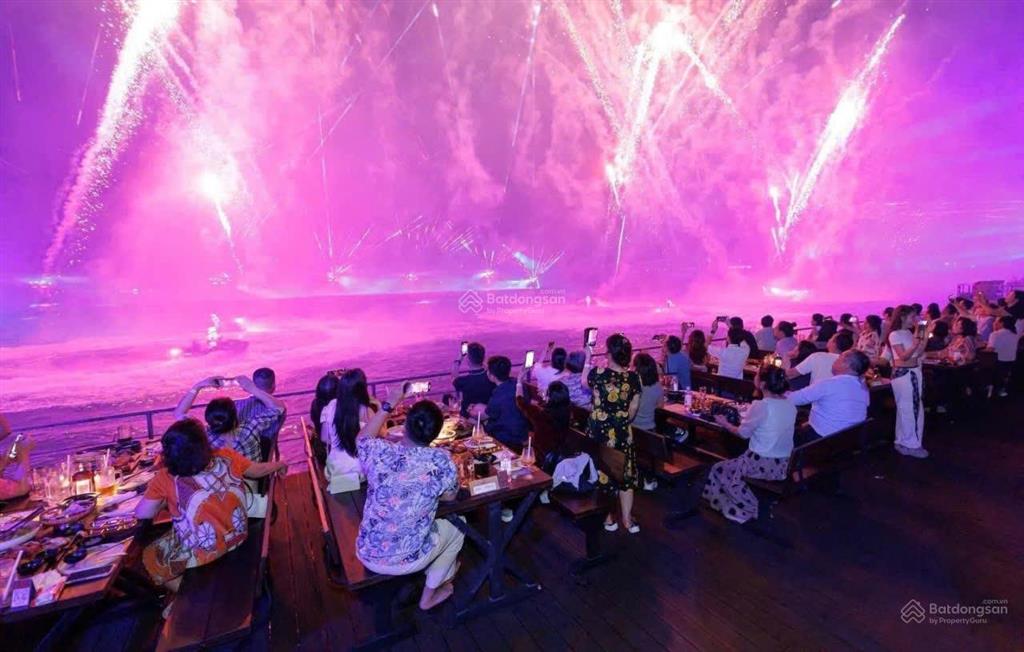 Chỉ 4 tỷ  sở hữu căn hộ biển full nội thất 5, view cầu hôn