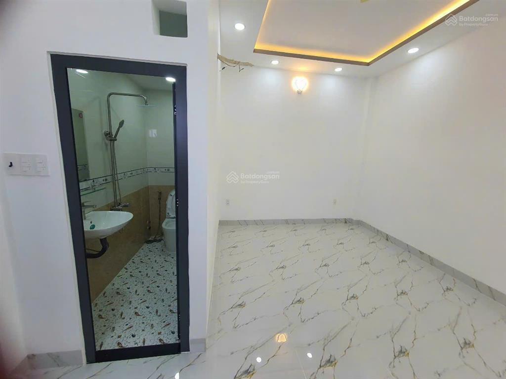 Giảm 11.8 tỷ! hxh ung văn khiêm 4.6x19m  hđ khoán 35tr/tháng  ngay trường đại học hutech