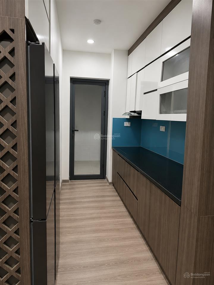 Căn hộ full nội thất  tầng cao view thoáng  chỉ xách vali về ở