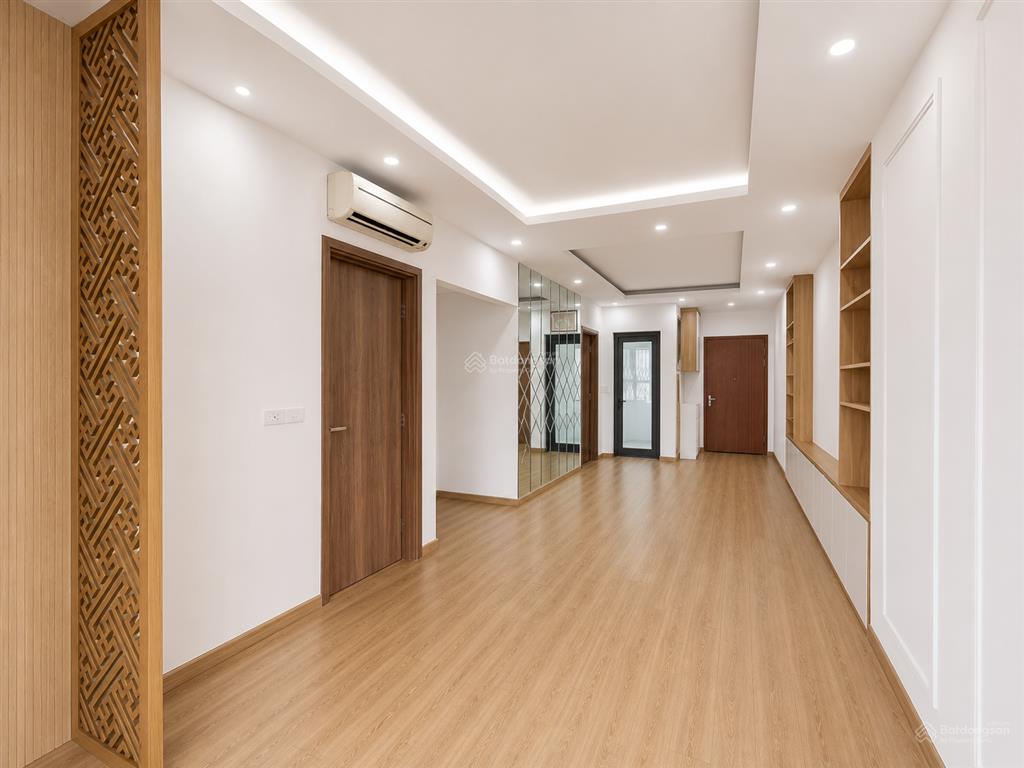 Căn hộ full nội thất  tầng thấp di chuyển tiện  ở ngay