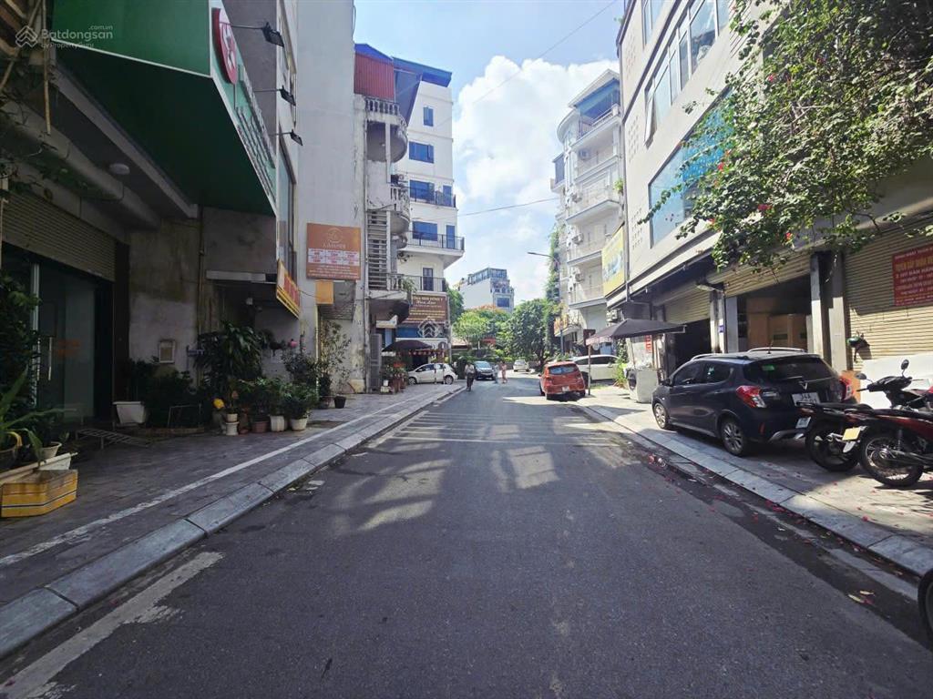 Nhà lạc long quân diện tích khủng  mặt tiền to kinh doanh