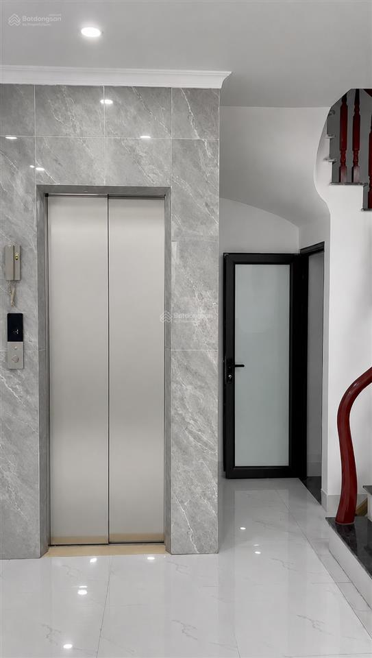 Nhà 6 tầng bắc từ liêm  lô góc thang máy mới tinh