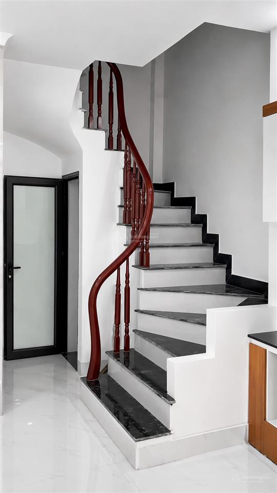 Nhà 6 tầng bắc từ liêm  lô góc thang máy mới tinh