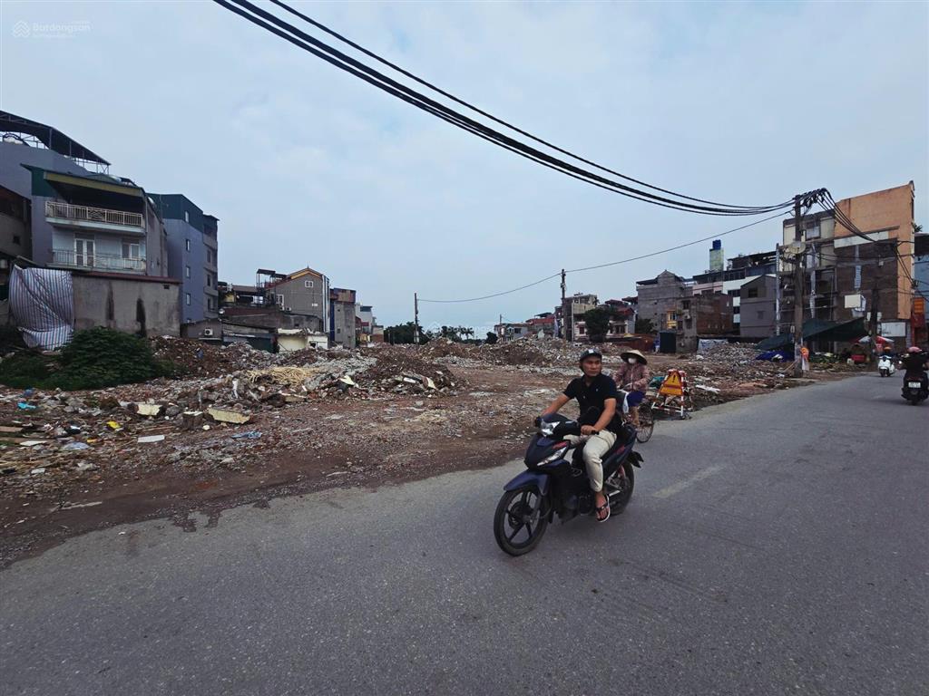 Đất mặt phố cầu noi  ô tô tránh  vỉa hè  kinh doanh