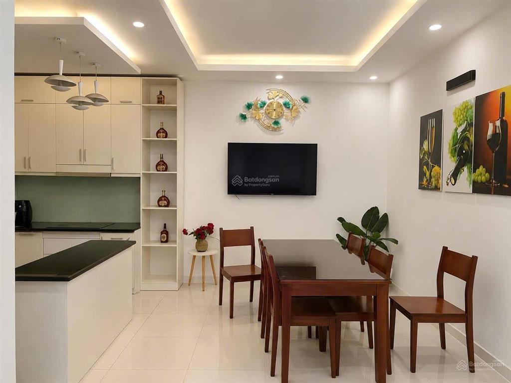 Trung tâm xuân la  ô tô chạy vòng quanh  kinh doanh đỉnh