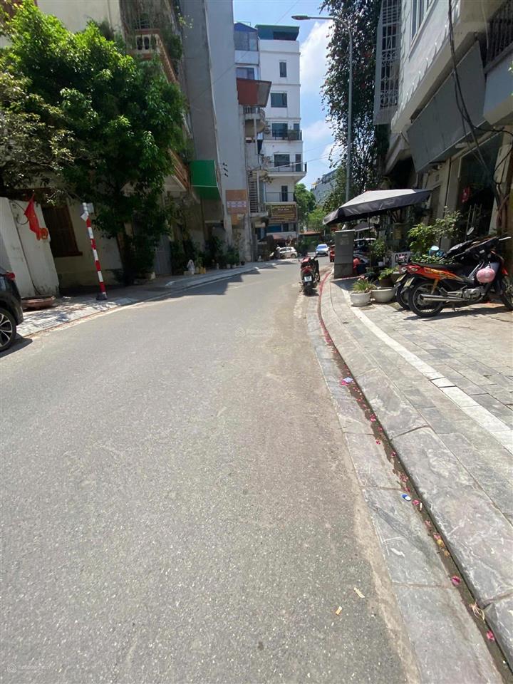 Nhà lạc long quân diện tích khủng  mặt tiền to kinh doanh