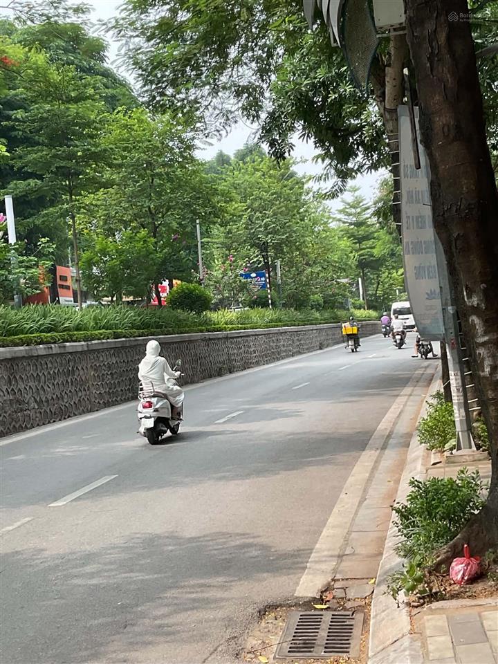 Đất mặt phố lạc long quân  2 mặt tiền  vài bước ra hồ tây  ngõ thông tứ tung