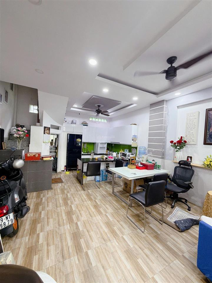 Nhà đường phan đăng lưu, phú nhuận ngang lớn 5m 4 tầng hẻm đẹp, dt 37,5m2. giá chỉ 8 tỷ
