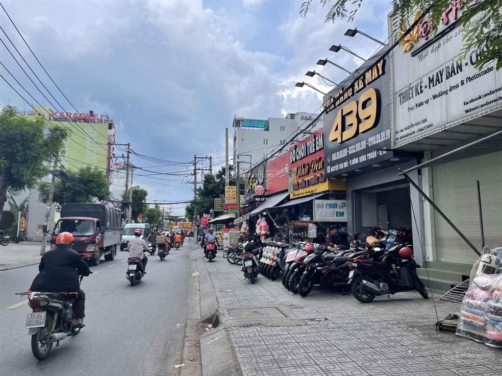 Căn góc 2 mặt tiền sầm uất nguyễn văn quá, dt 200m2 ngay đông phương liền kề gv  sẵn hđ thuê