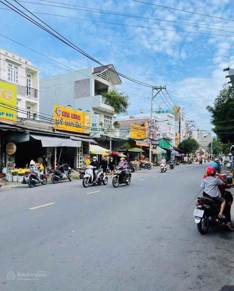 Cần bán nhà trệt 1 lửng mt đường trần thị cờ, dt 5,1x25m, đct 15tr/th, giá chỉ 9,5 tỷ tl