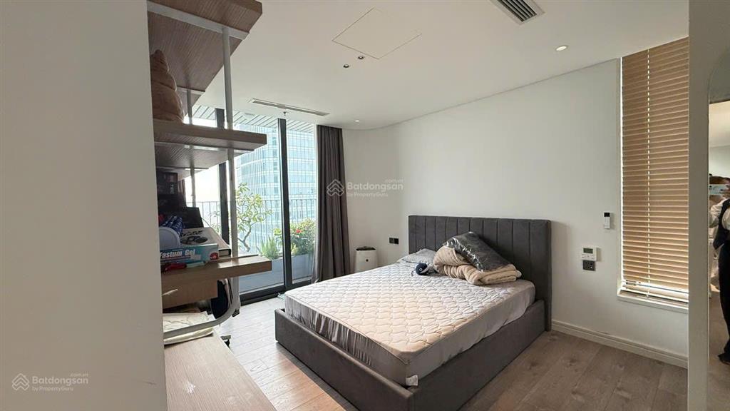 Hàng hiếm tại tây hồ cho thuê căn hộ pentstudio 1pn, 76m2, full option, có slot oto, view hồ tây