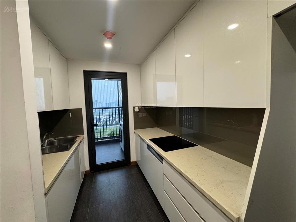 Chính chủ gửi! cho thuê gấp căn 3pn 6th element tây hồ, cơ bản/full đồ, vào luôn, có slot ô tô