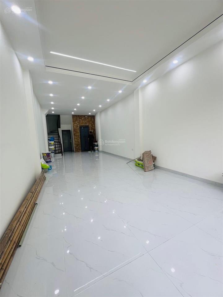 Nhà 7 tầng thang máy kiến hưng đa sỹ thiết kế hiện đại ở sướng đỉnh