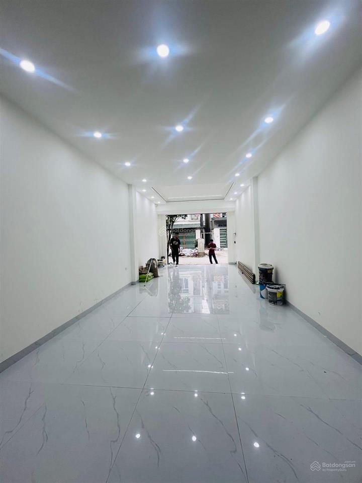 Nhà 7 tầng thang máy kiến hưng đa sỹ thiết kế hiện đại ở sướng đỉnh