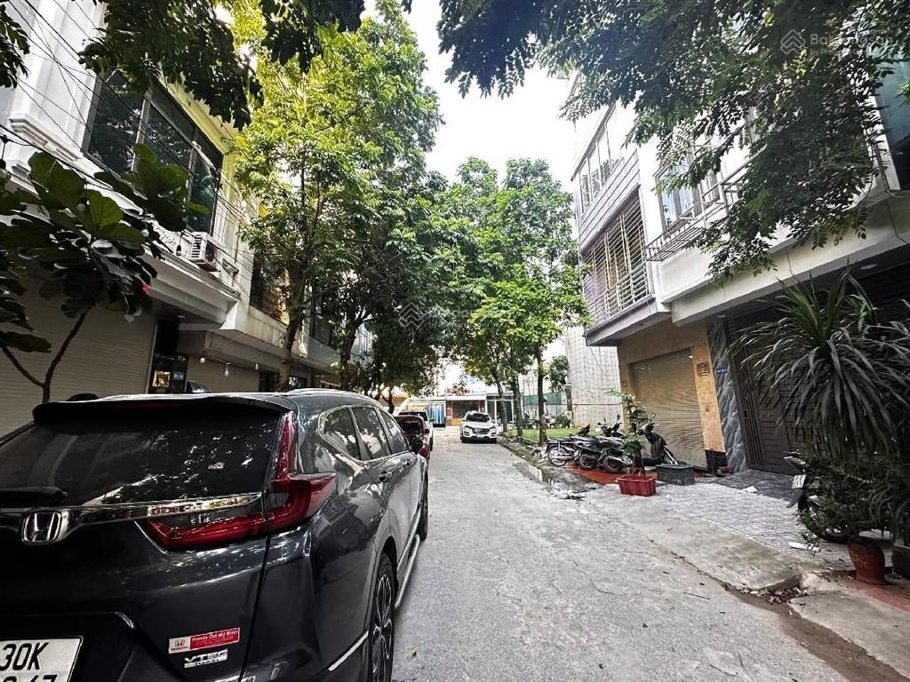 Bán nhà lk cổng đồng la khê  hà đông.
ô tô vào nhà, khu phân lô dân trí cao nhà đẹp ở ngay!